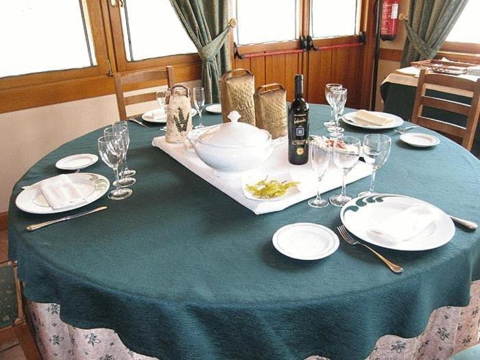 Hostal Lorentxo Olave Esterno foto